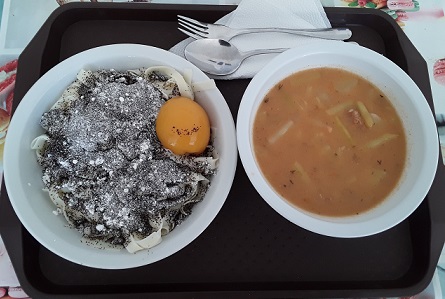 Palóc leves, Mákos tészta, Őszibarack befőtt (hámozott, felezett, cukrozott lében)