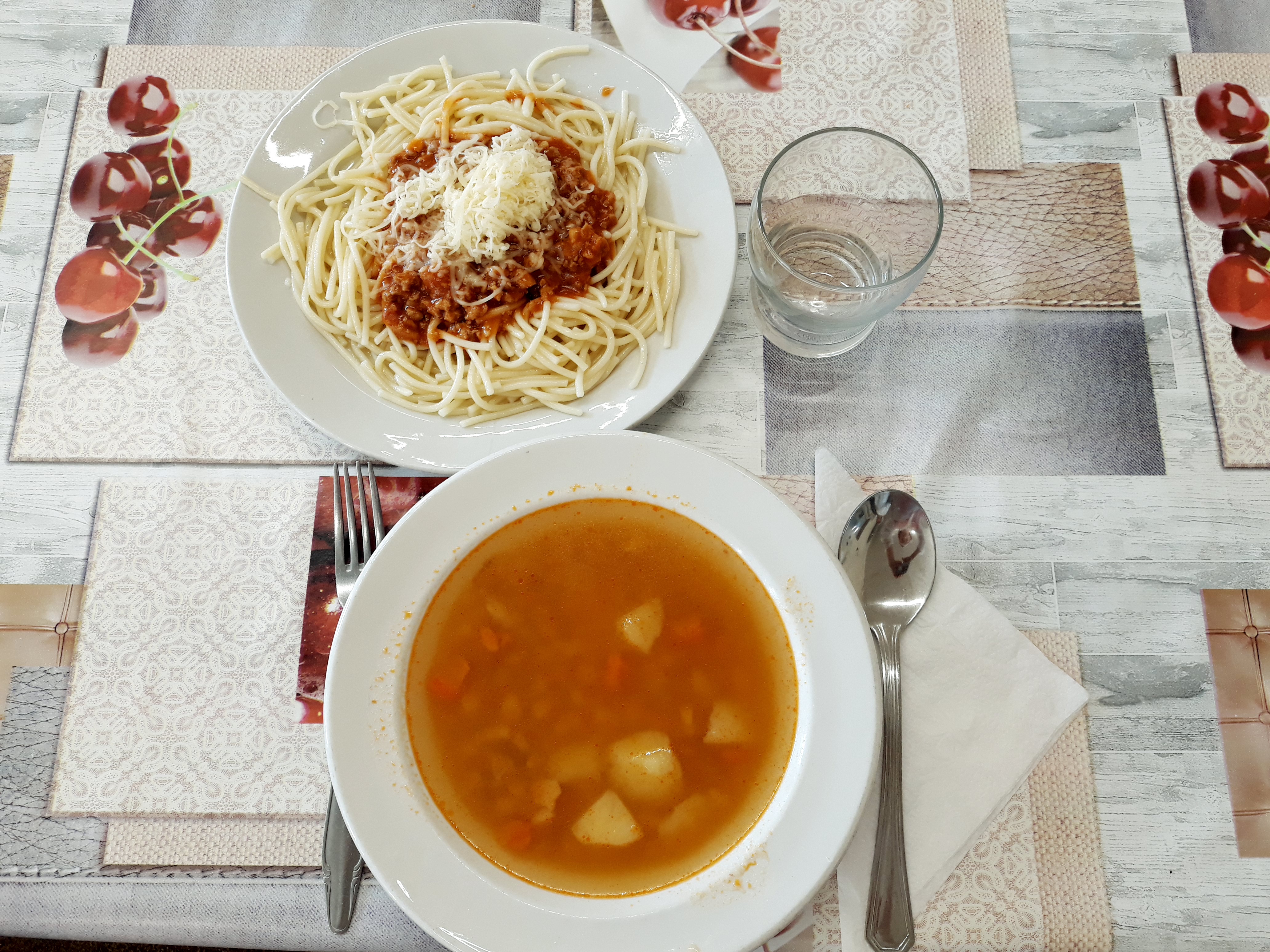 Tarhonya leves, Bolognai spagetti sajtszórattal