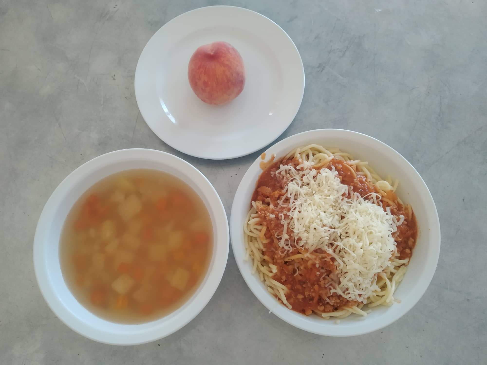 Zöldséges burgonyaleves, Bolognai spagetti reszelt sajttal