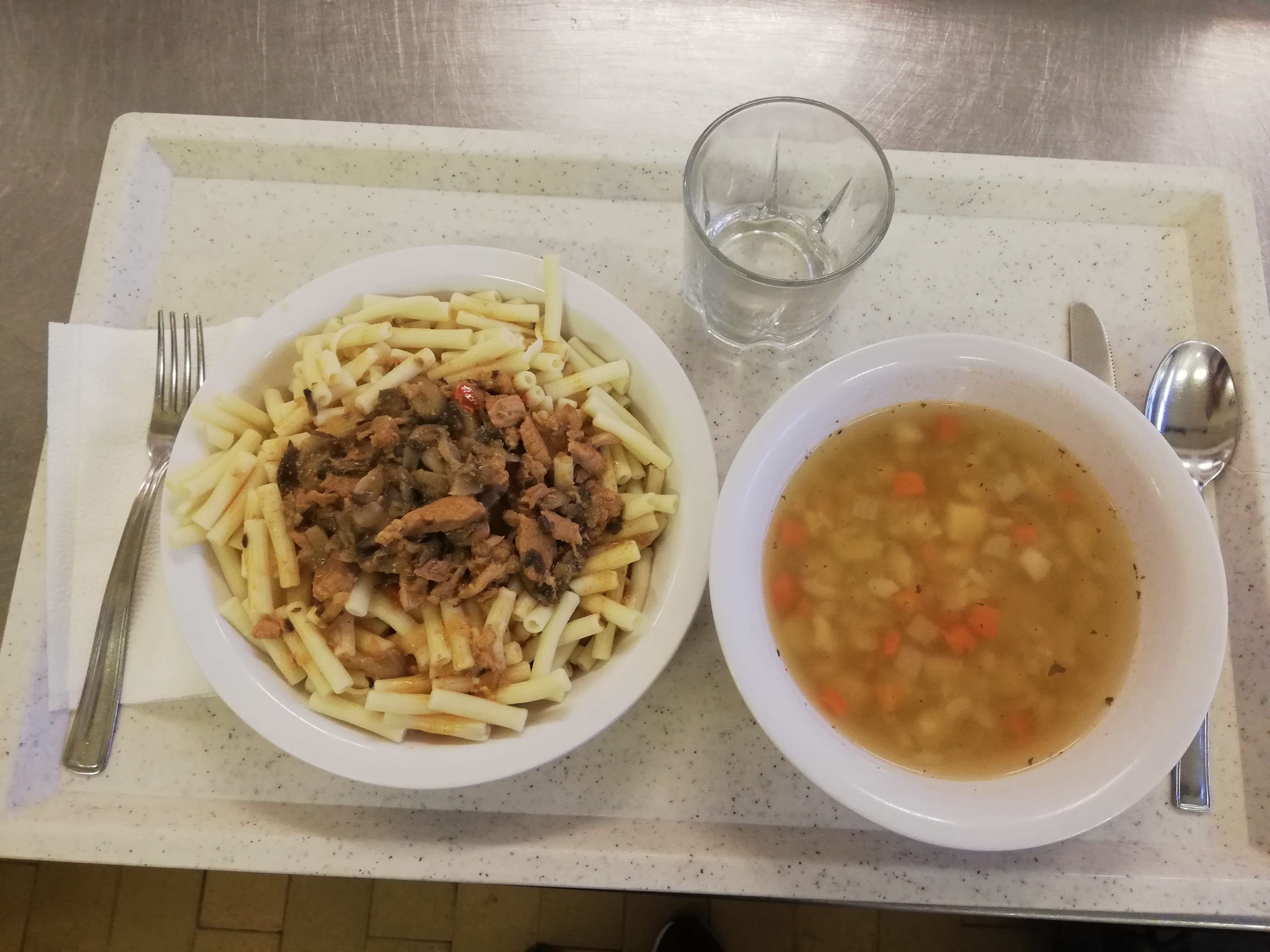 Zöldséges burgonyaleves, Gombás aprópecsenye, tésztaköret 